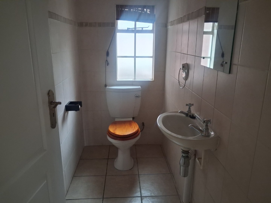 To Let 3 Bedroom Property for Rent in Pentagon Park Free State